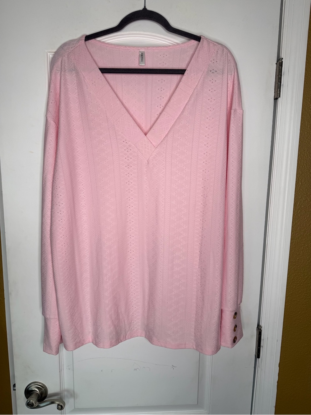 Dokotoo Light Pink V-Neck Eyelet Sweater with Cuff Button Detail. Size 2X